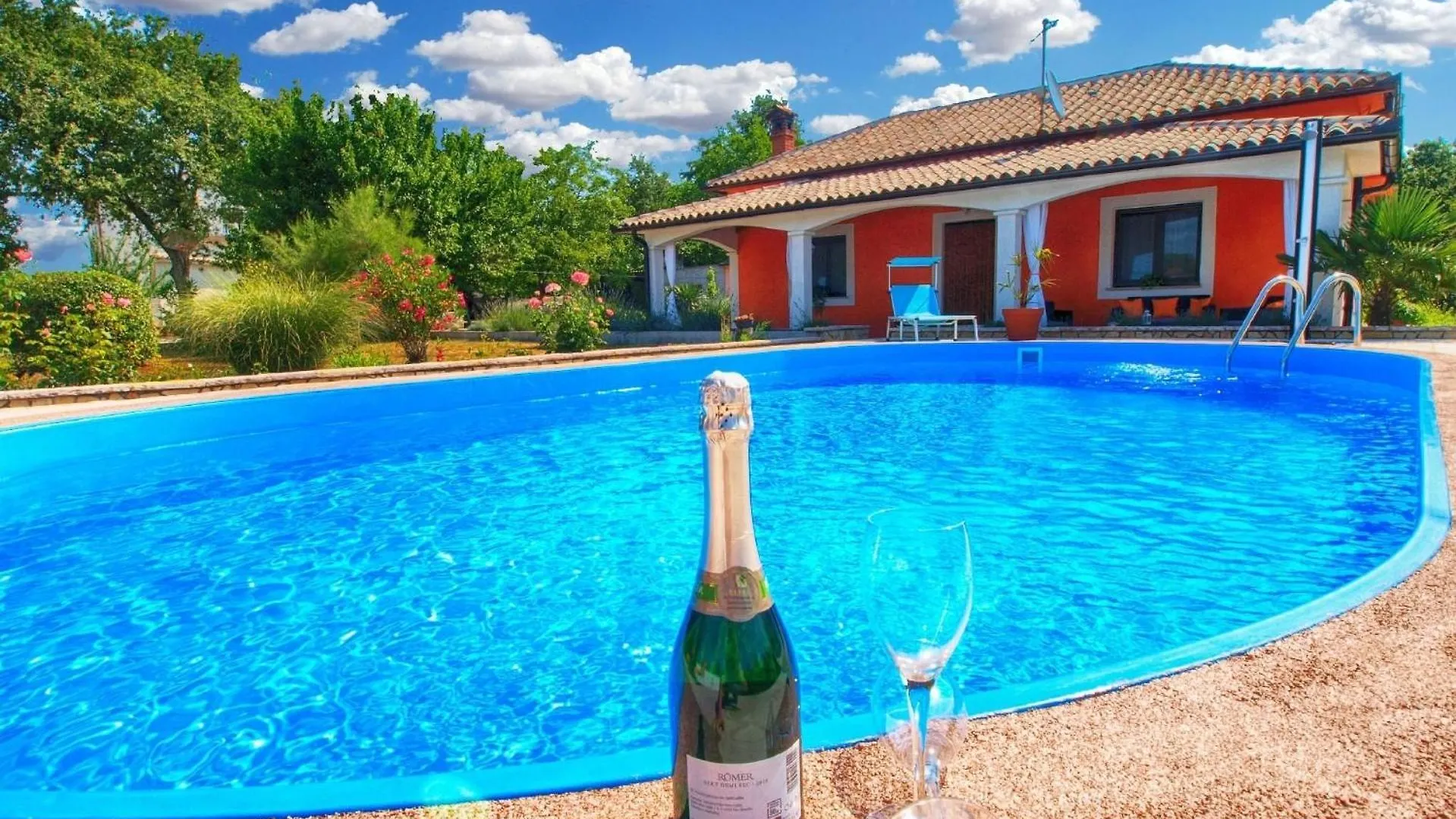 Ferienhaus Mit Privatpool Fuer 6 Personen Ca 100 Qm In Hreljici, Istrien Bucht Von Rasa