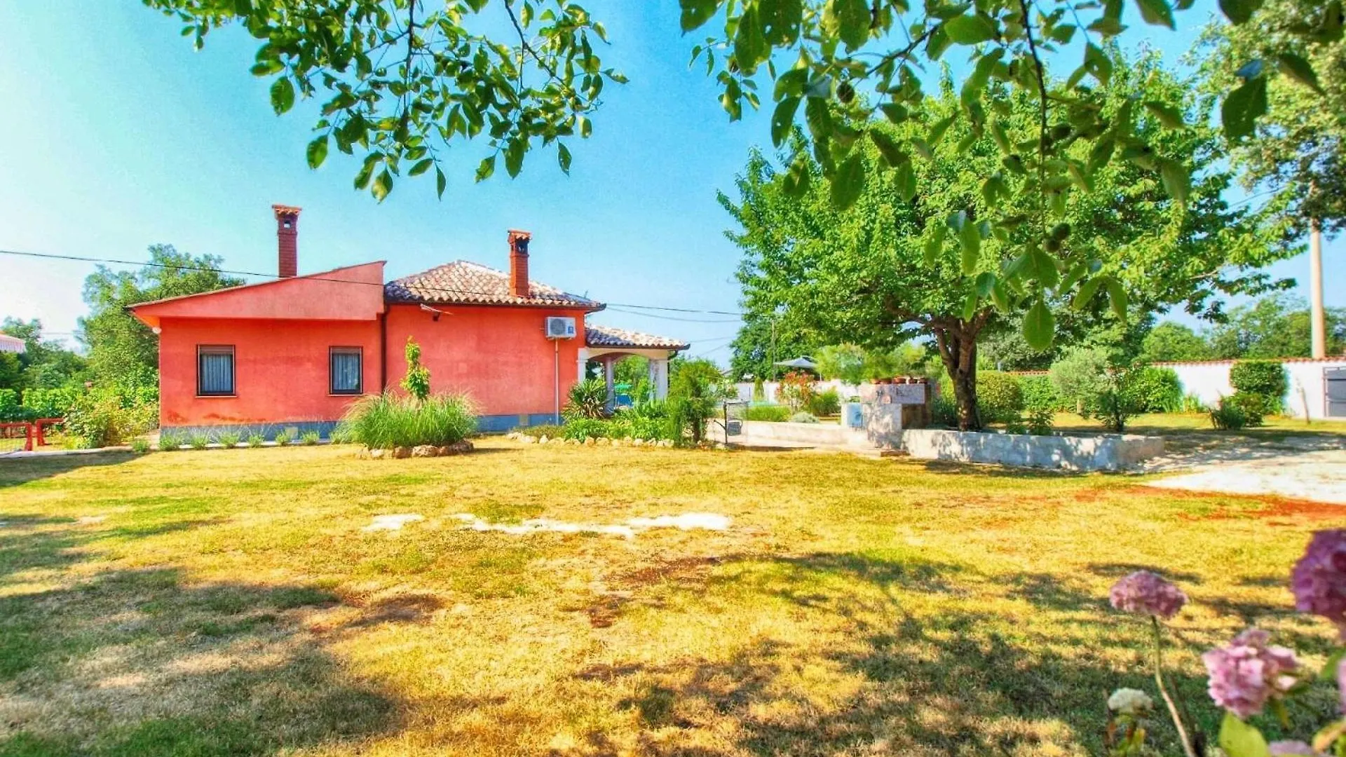 Ferienhaus Mit Privatpool Fuer 6 Personen Ca 100 Qm In Hreljici, Istrien Bucht Von Rasa